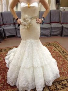 El escote era recto, pero el corte corazón siempre se ve mas lindo y hace mejor figura :D